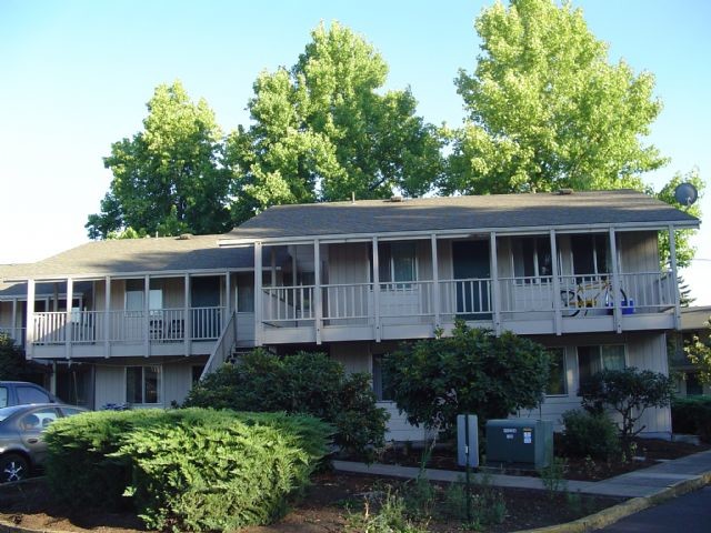 Primary Photo - Near downtown with Dishwasher &amp; nook