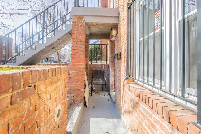 Foto del edificio - 1626 Independence Ave SE