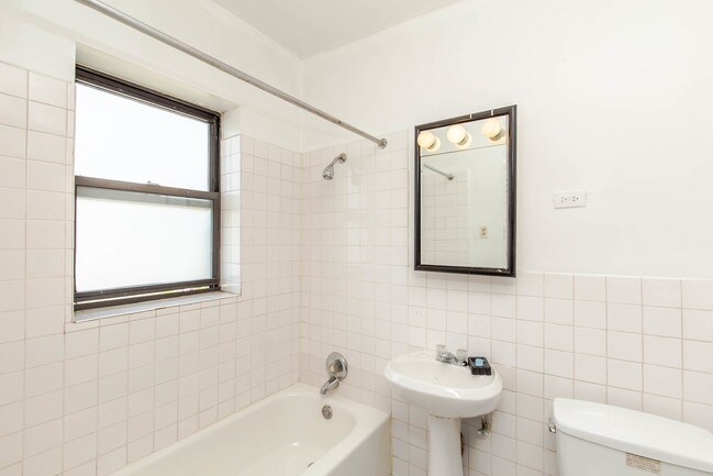Building Photo - 1370 W 79th St