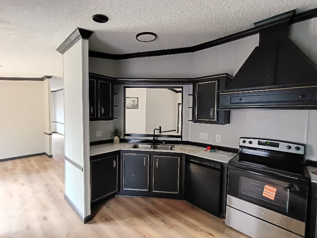 Building Photo - 12 Deerwood Park