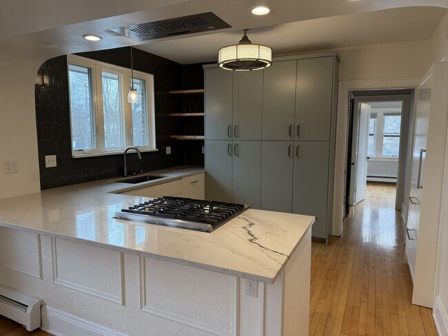 Building Photo - 2031-33 E Marion Street