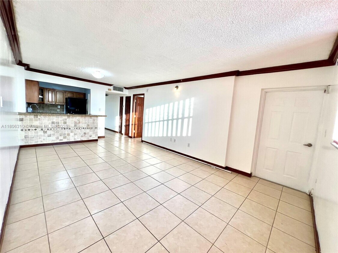 Primary Photo - 4675 W 18th Ct