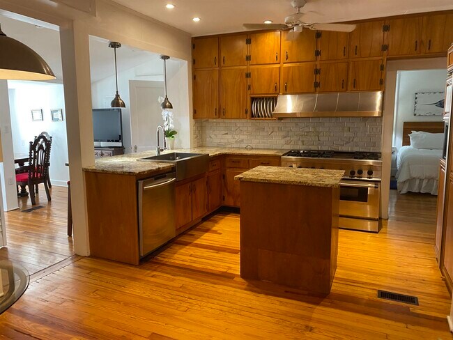 Building Photo - 1320 Terrace St