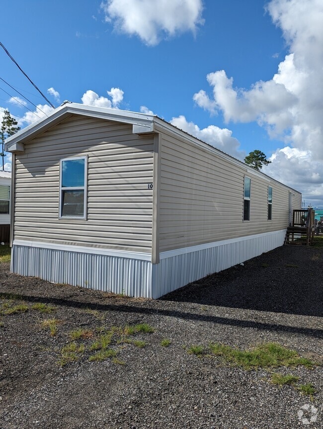 Building Photo - 1401 Transmitter Rd