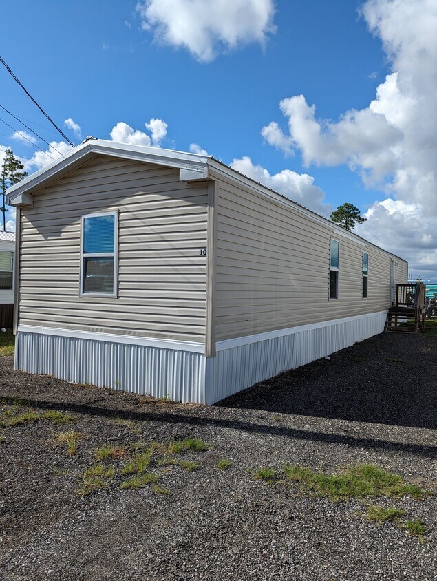 Primary Photo - 1401 Transmitter Rd