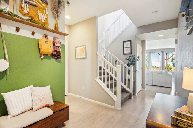 Foto del edificio - "Spacious 4-Bedroom Retreat with 2.5 Baths in Reunion!"