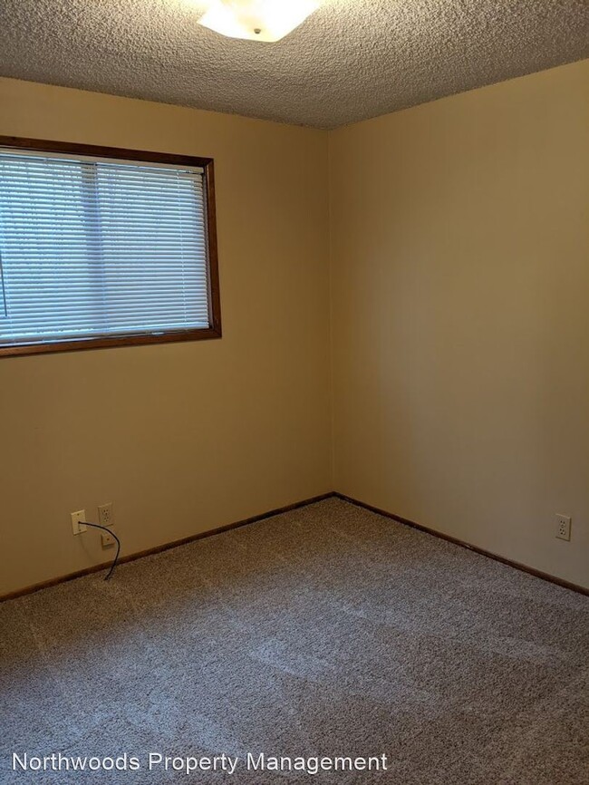 Building Photo - 3 br, 2 bath House - 4824 Daisy St.