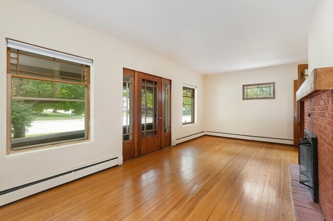Building Photo - 40 S Roselle Rd