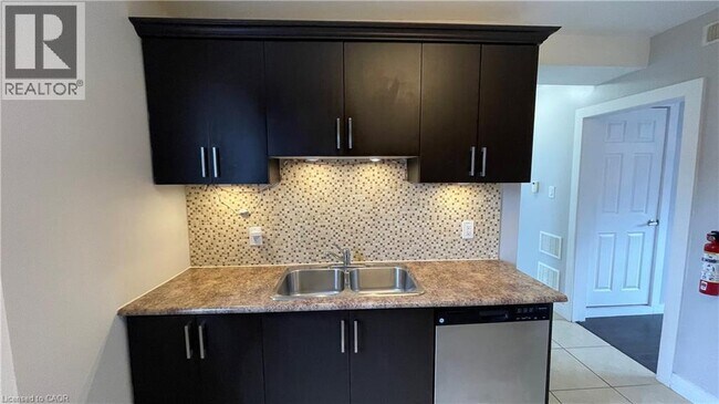 Building Photo - 1544 King St E