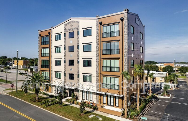 Foto principal - 100 N Dewey St