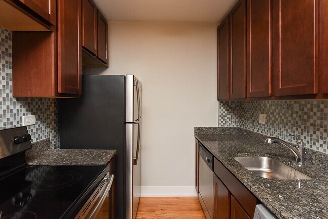 Building Photo - 533 W Arlington Pl