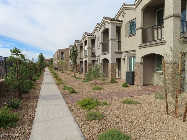 Building Photo - 618 Bellus Pl