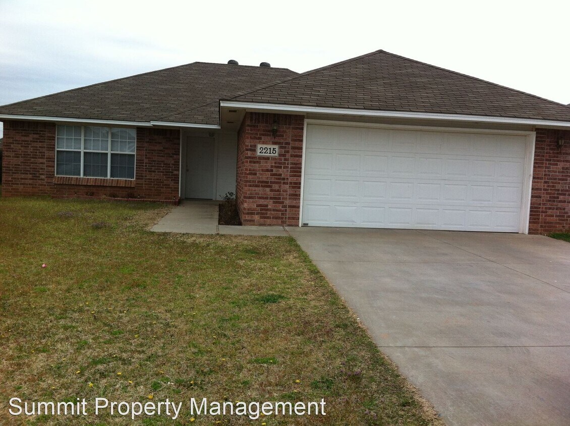 Primary Photo - 3 br, 2 bath House - 2215 N. Burdick