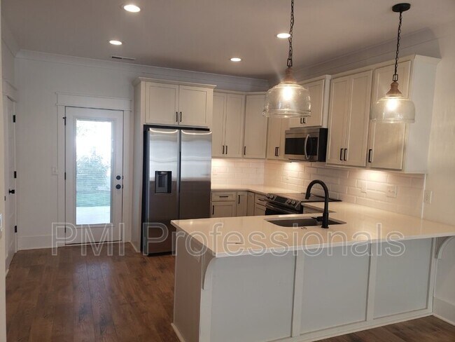 Building Photo - 213 McAuliffe St