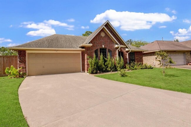 Building Photo - 3730 Sunshine Ln