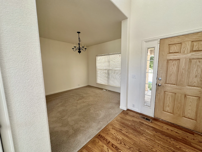 Building Photo - 1600 Naples Ln