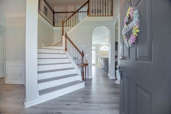 Photo - Spacious home situated on a fantastic cul-...