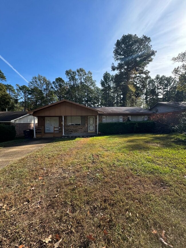 Building Photo - 8923 Hawthorne Dr