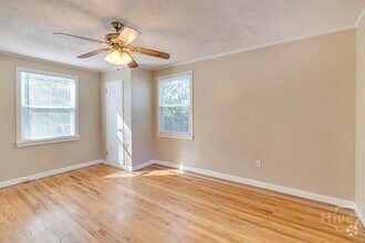 Building Photo - 23 N Parkwood Dr