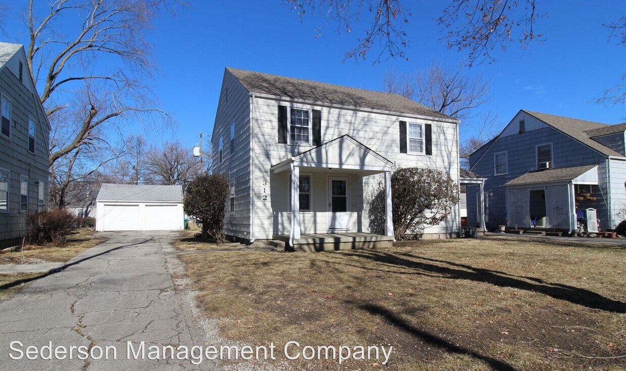 312 E 26th Ave, North Kansas City, MO 64116 Room for Rent in North