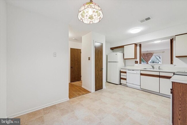 Building Photo - 120 Caernarvon Ct