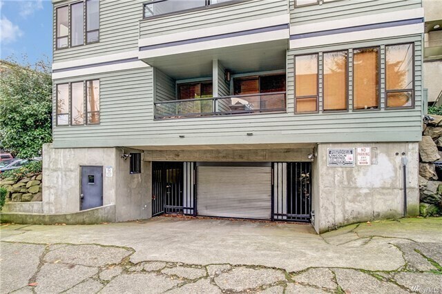 Building Photo - Remodeled 2 Bed 1.75 Bath Condo in Capitol...