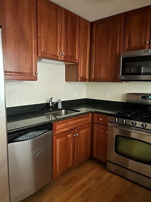 Foto del edificio - 318 Rindge Ave