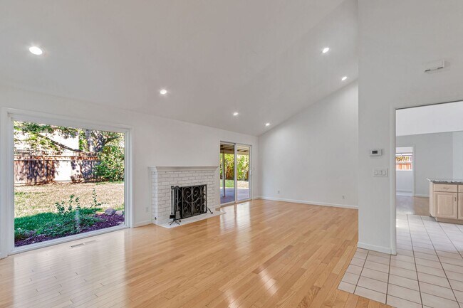 Building Photo - Fabulous 3BR 2BA Single Family Los Altos Home