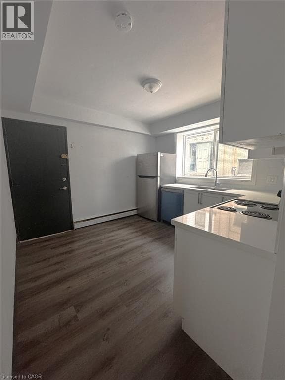 Building Photo - 245 Mohawk Rd E