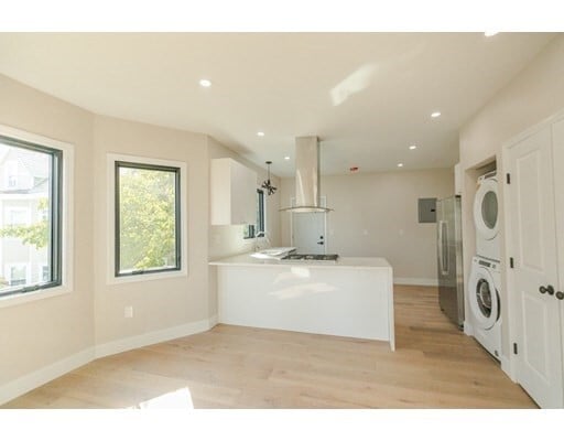 Building Photo - 134 Holton St