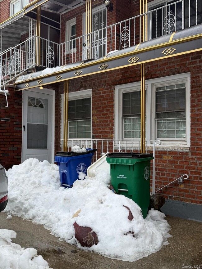 Building Photo - 924 E 106th St