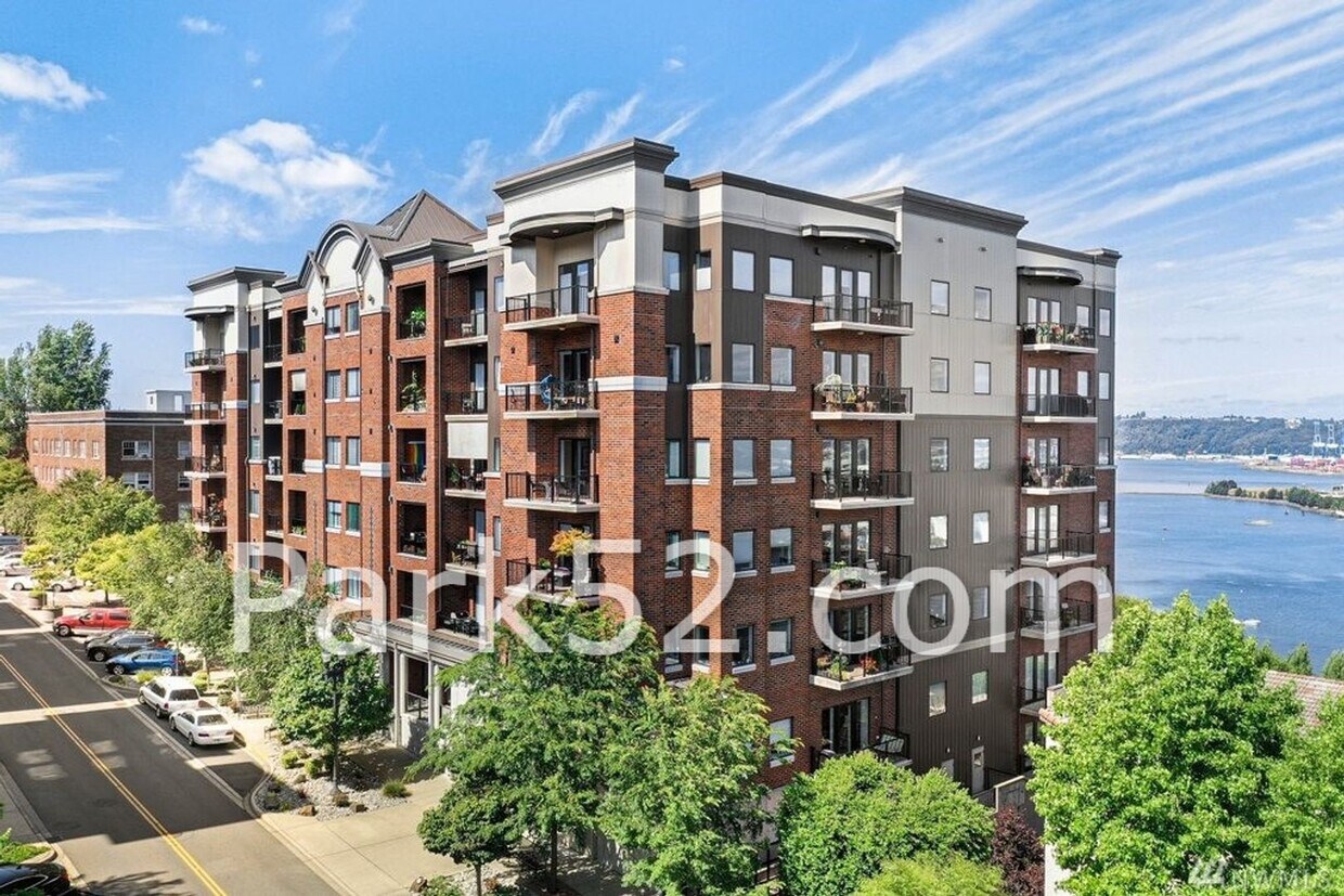 Primary Photo - 1 Bed 1.5 Bath Theater District Condo + Am...