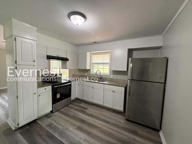 Foto del edificio - 3318 Bonds Ave
