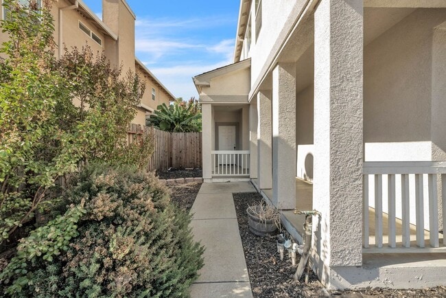 Building Photo - 681 Chateau Cir