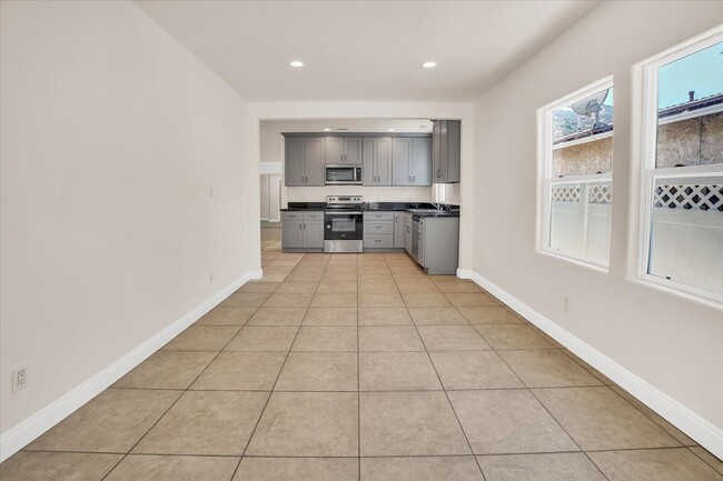 Building Photo - 7536 Thousand Oaks Dr
