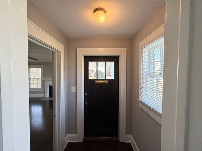 Foto del edificio - Statesville Downtown - 2BR / 1BA