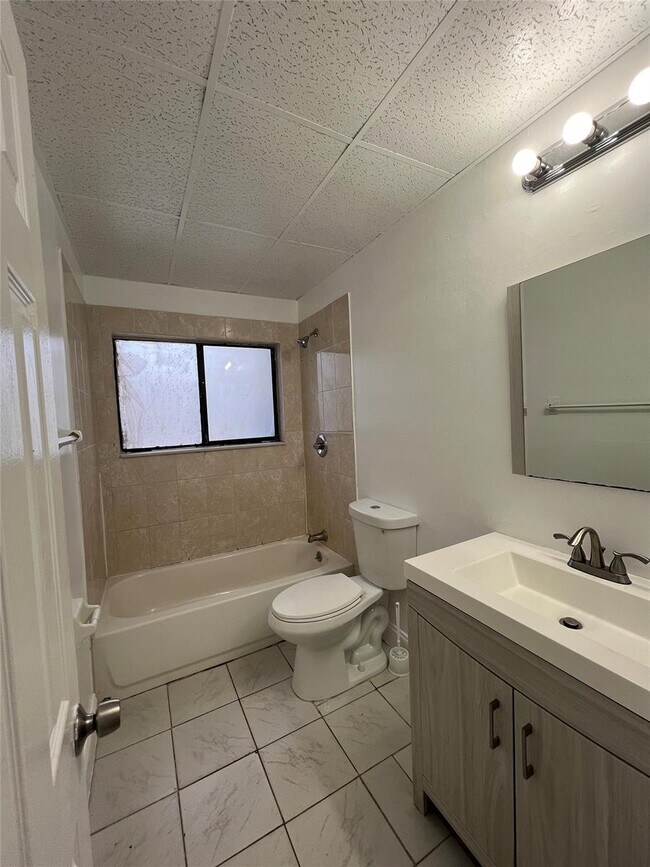 Building Photo - 11366 Royal Palm Blvd