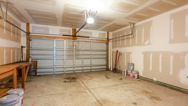 Building Photo - 4 Bedroom 2.5 Bath House in Sophia Landing...
