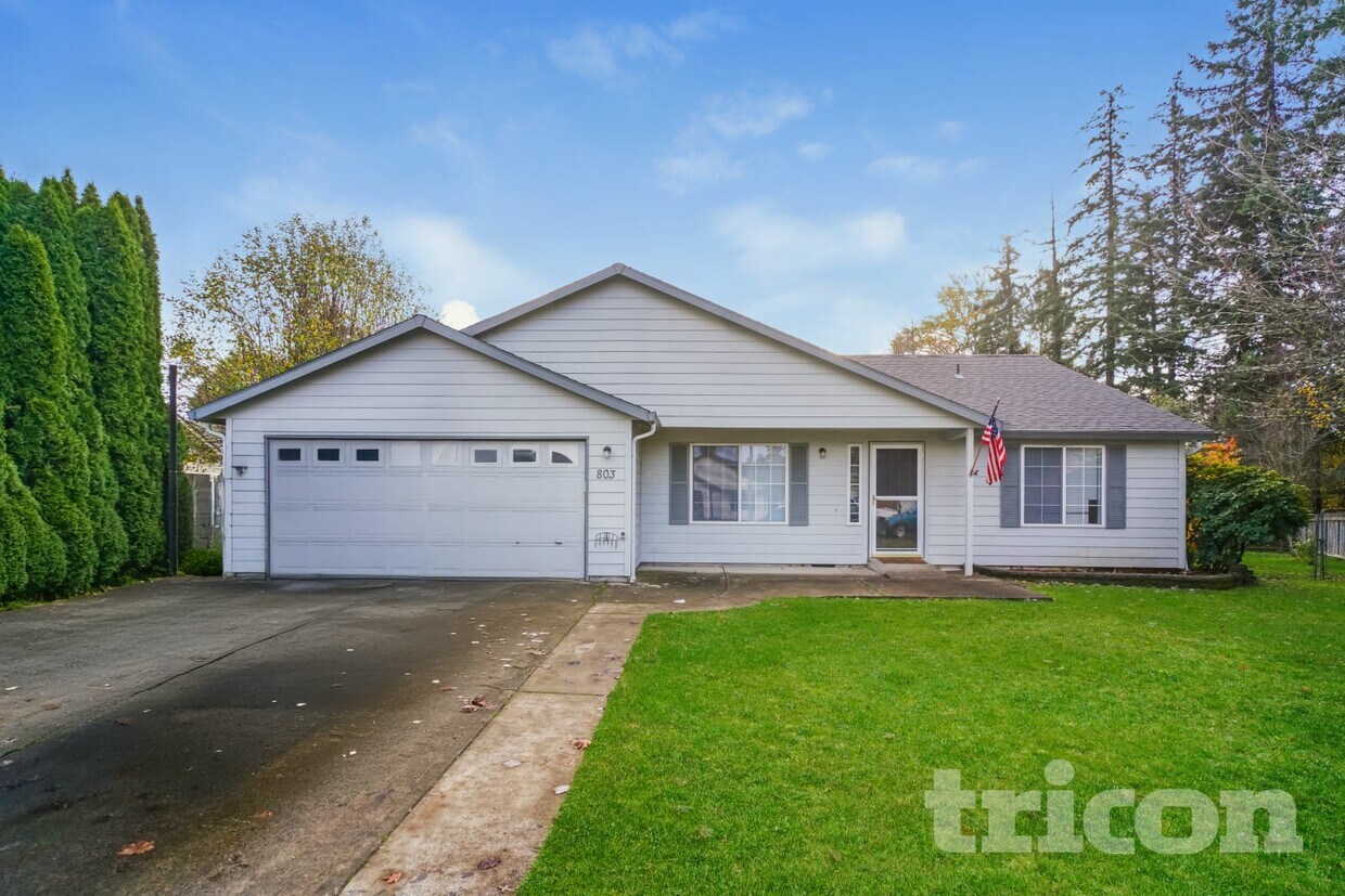 Foto principal - 803 NW 20th Cir