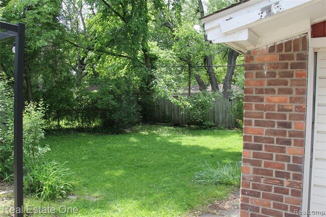 Building Photo - 28051 Stuart Ave