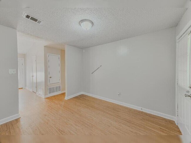 Foto del edificio - 707 Pattywood Dr