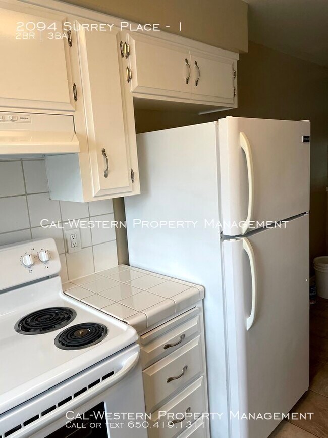 Building Photo - Lovely 2 Bedroom 1.5 Bathroom off Bascom