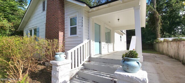 Building Photo - 3352 Dellwood Ave