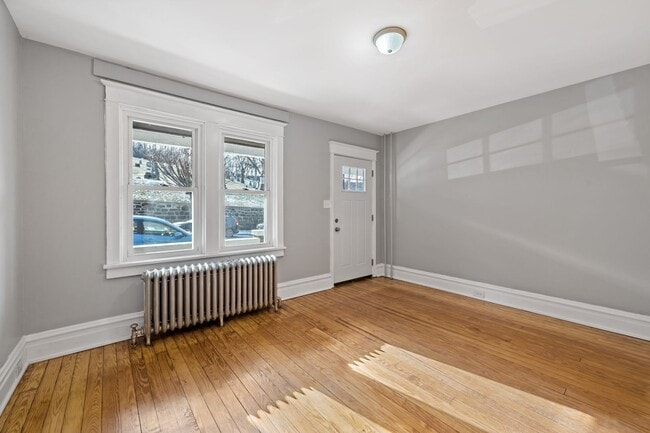 Foto del edificio - Spacious and charming 3-bedroom, 1.5-bath home available for rent in Bethlehem PA