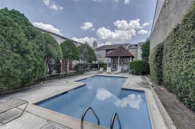 Foto del edificio - 2100 Wilcrest Dr