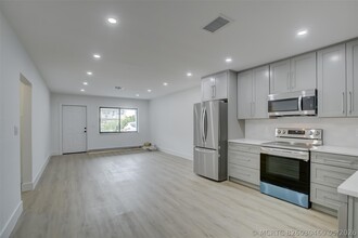 Building Photo - 2155 NE 56th Ct