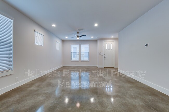 Foto del edificio - 200 Melrose Pl
