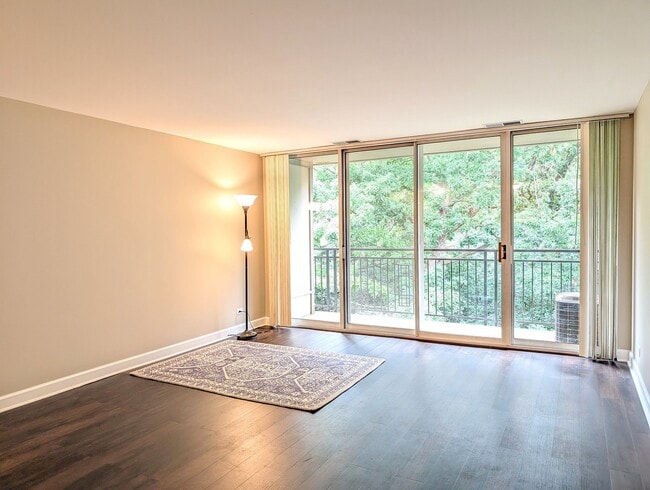 Building Photo - 5830 Oakwood Dr