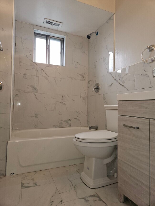 Foto del edificio - 1168 E 72nd St
