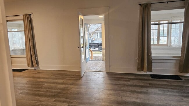 Building Photo - 2301 W Regan Ave